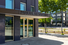 Haupteingang Pfingstweidstr. 28 
